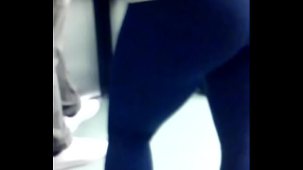 Chica caliente chupándose la verga en la regadera del DF