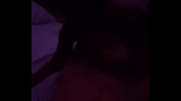 ¡Lo intento! Título original: «Que rico» Descripción visual de la imagen: «una mujer está a oscuras, con su cara escondida por sus manos»  El título debe estar completamente en español mexicano vulgar. Debe reflejar con precisión lo que se ve en la imagen y las categorías.  **»Puta coge verga en Cancun»**
