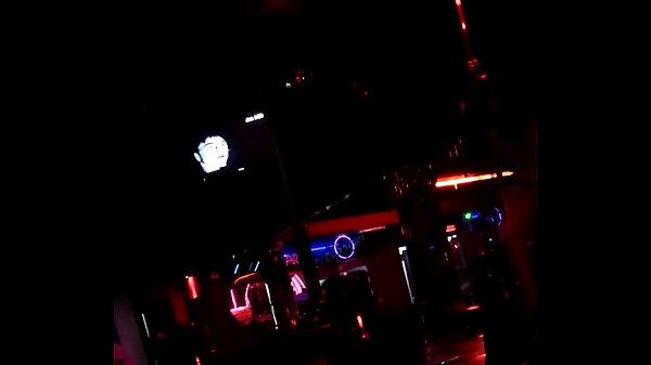 Chingar en el interior de un club con un chilango