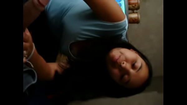 Chinga como una defeña en el espejo de su cuarto azul