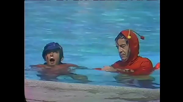Chapolin en la playa: juego de pelotas y sexo oral