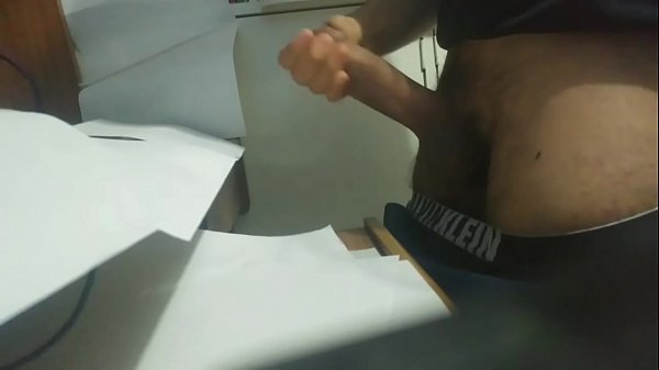 La verga de un hombre a la vista de una mujer es cogerla