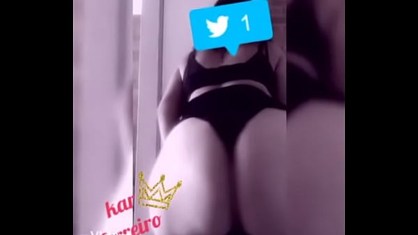La puta coge la verga del tronco de Kar Ferreiro»  (Traducción: «The Whore Sucks Kar Ferreiro’s Dick»)