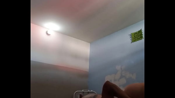 La guera chupando y tragando en la ducha