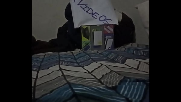 Me masturo y expulso mi verga.