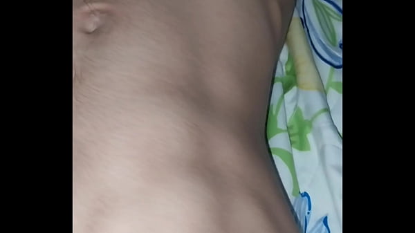 Novinho pauzudo gozando na punheta gostoso