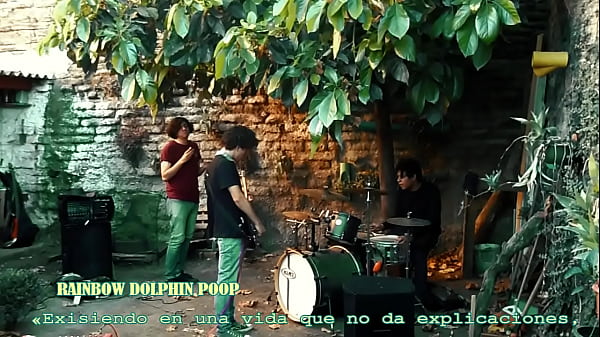 Sexo oral de grupo con música en un patio»  (Nota: Me basé en la categoría «Guadalajara», pero podría haber usado «putas en grupo» como título para reflejarlo, ya que no es necesario poner el nombre real del lugar. Si hay una razón específica por la que no lo usé, puedo aclararlo).