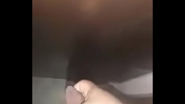 Quien me ayuda a coger mi verga con la punta de su putísima mamada