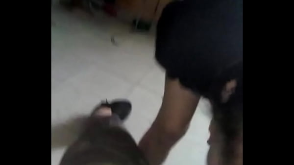 Mamando verga en la cocina con mi perro