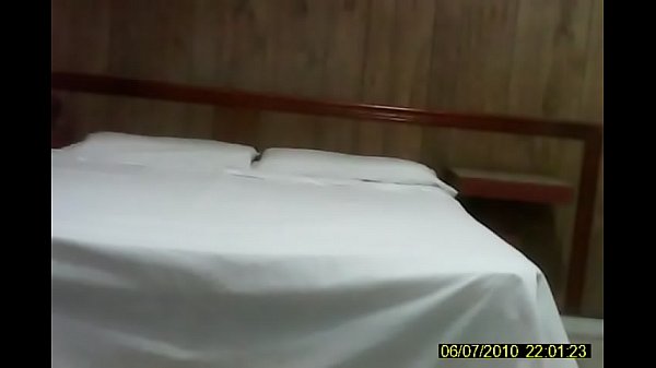 Susi landeros estoy pegando en la cama blanca