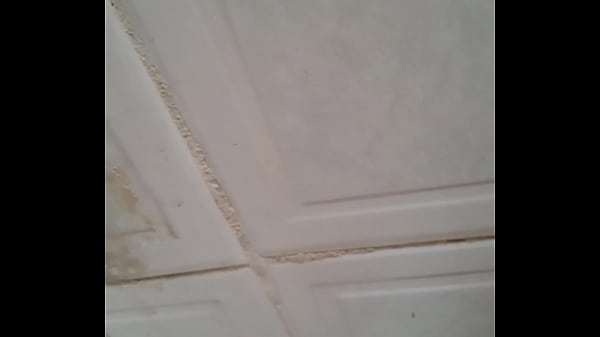 La Puta de Guadalajara y su mamada en la ducha blanca